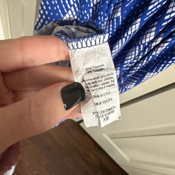 Gilli Blue and White Pattern Faux Wrap Dress, size XS.  Excellent condition! - Picture 4 of 4